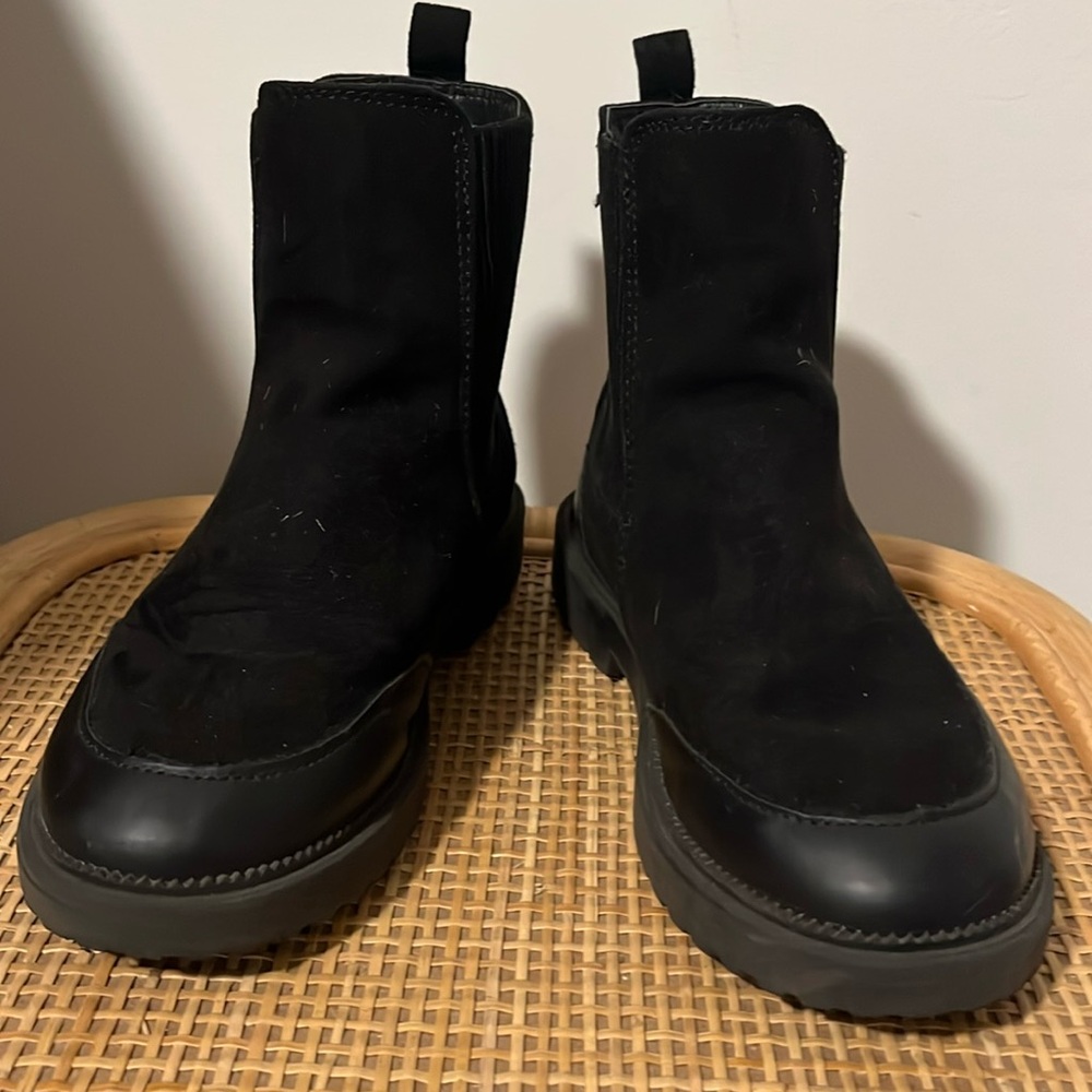 Old Navy Girls Chelsea Boots sz1